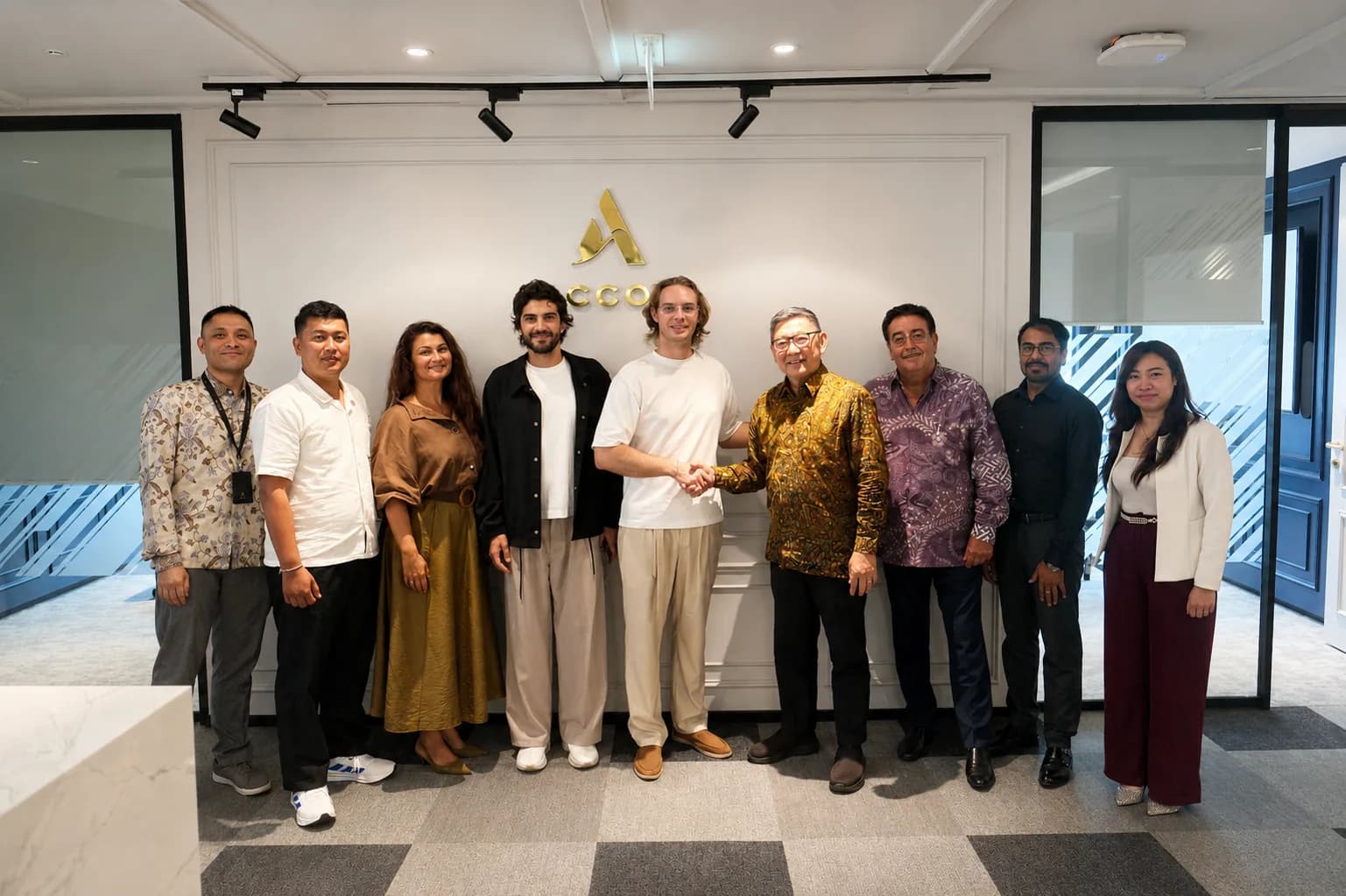 The HQC and Accor teams at the Satori brand-agreement signing