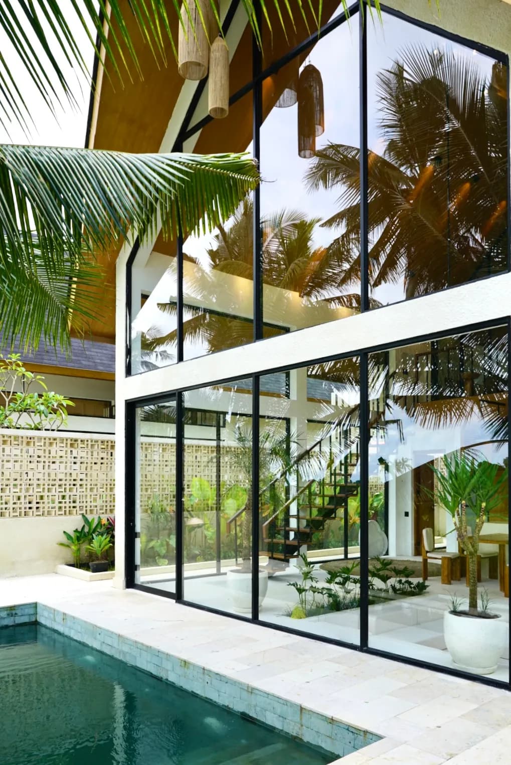 Dzen Green Fields villa among the palms